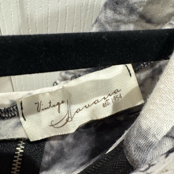 Vintage Havana Black and Gray Tie-Dye Sweater - Picture 6 of 7